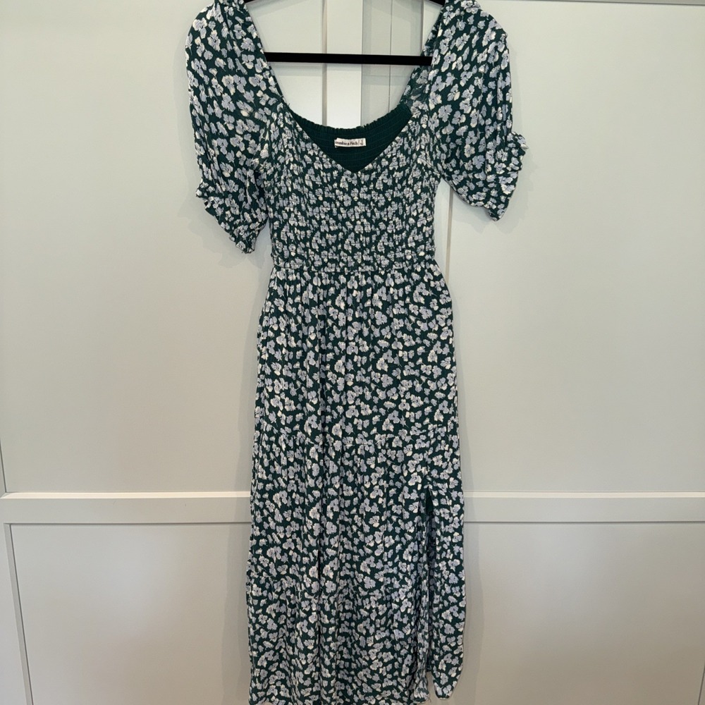 Abercrombie & Fitch Smocked Floral Midi Dress Green White Puff Sleeve Small Slit